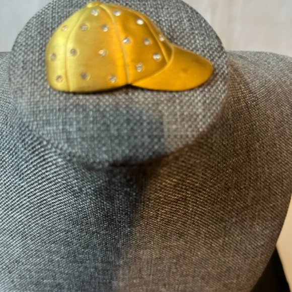 Vintage JJ Brushed Matte Gold Tone Baseball Hat Clear Rhinestones Brooch Pin - Picture 2 of 3